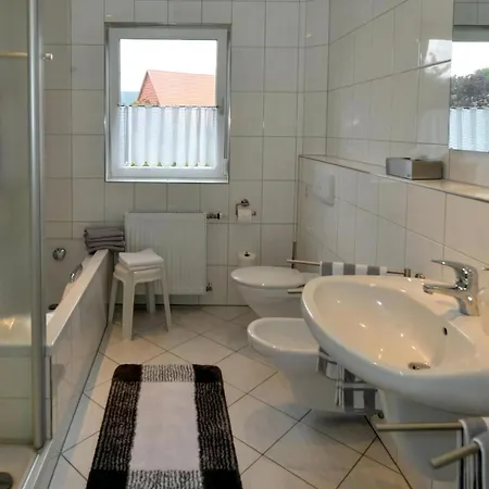 Apartment Mit Balkon *