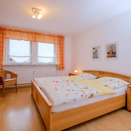 Mit Balkon * Neuhutte